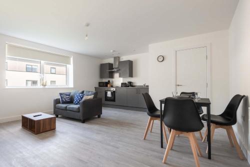 Smart 1 Bedroom Apartment in Bradford with Parking in 希普利