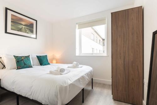 Smart 1 Bedroom Apartment in Bradford with Parking in 希普利