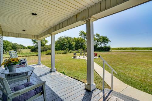 Decatur Farmhouse Getaway with Deck and Backyard in Decatur, USA