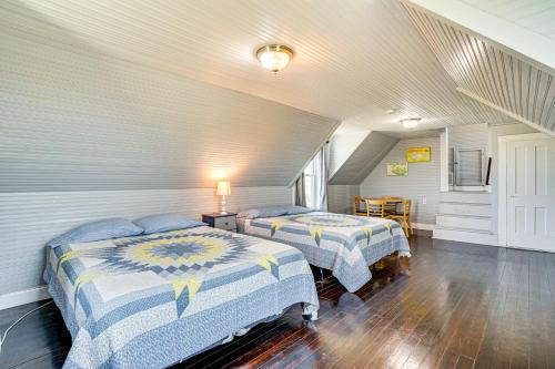 Decatur Farmhouse Getaway with Deck and Backyard in Decatur, USA