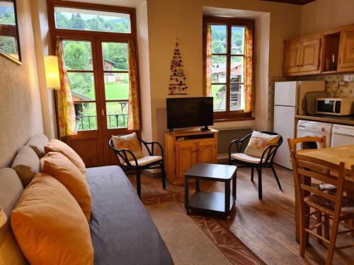 Maison mitoyenne familiale avec 2 appartements - idéal grande famille