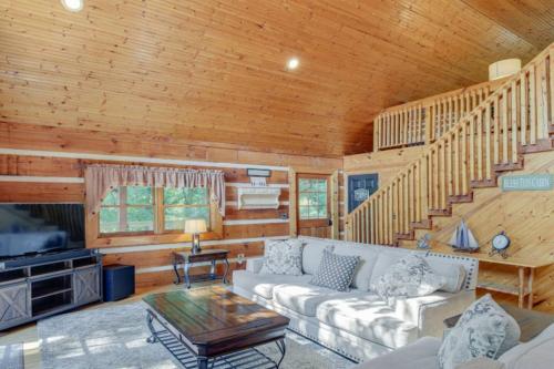 Cove Life Cabin on the Lake in Madisonville (TN)