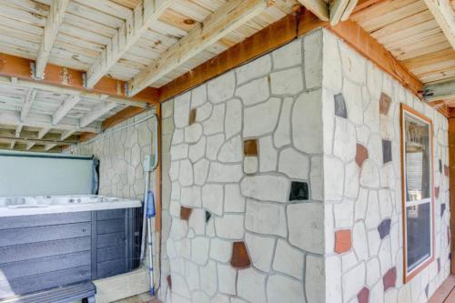 Karstais baseins, Cove Life Cabin on the Lake in Madisonville (TN)