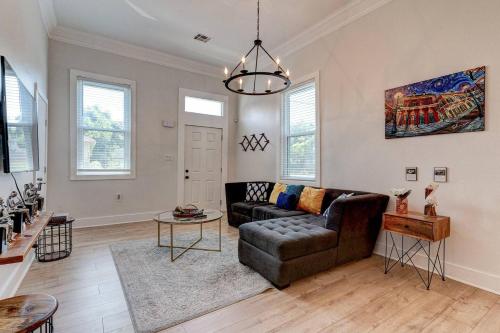 Fenced patio home - walk to Treme – khách sạn tại Mid City
