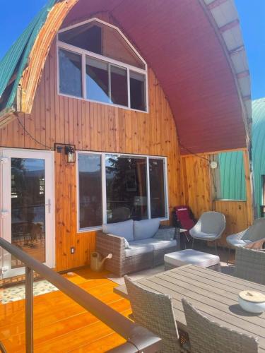 Idabel Lake Getaway Near Kelowna & Big White in Kelowna, Canada