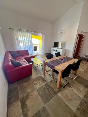 The Yellow House in Milcetici