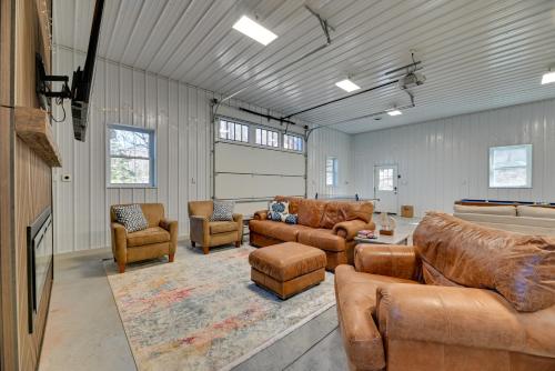 5 Mi to Slopes! Group Ski House w/ Game Room in Honeoja (NY)