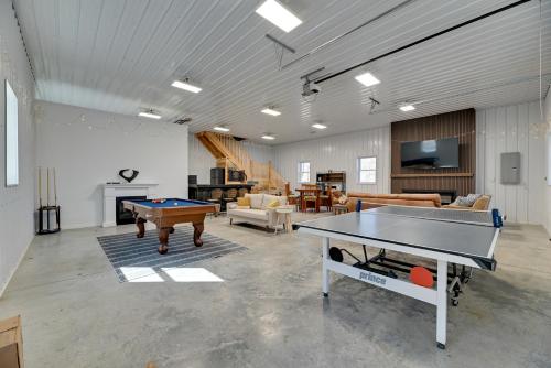 5 Mi to Slopes! Group Ski House w/ Game Room