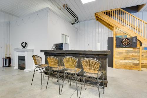 5 Mi to Slopes! Group Ski House w/ Game Room in Honeoja (NY)