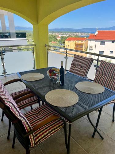 The Yellow House in Milcetici