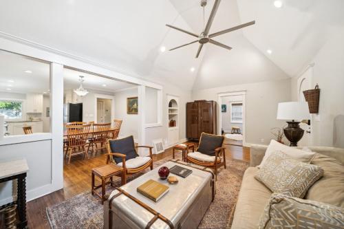 3 Bed, Office, Hot Tub, 2 Min To Cherry St in Swan Lake