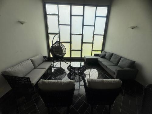Casa pet friendly Guarujá condomínio Jardim Acapulco (Casa pet friendly Guaruja condominio Jardim Acapulco) in 雅爾丁阿卡普爾科