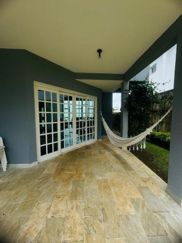 Casa pet friendly Guarujá condomínio Jardim Acapulco (Casa pet friendly Guaruja condominio Jardim Acapulco) in 雅爾丁阿卡普爾科