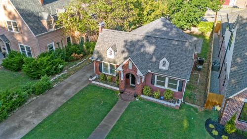 3 Bed, Office, Hot Tub, 2 Min To Cherry St in Swan Lake
