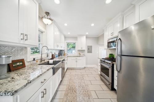 3 Bed, Office, Hot Tub, 2 Min To Cherry St in Swan Lake