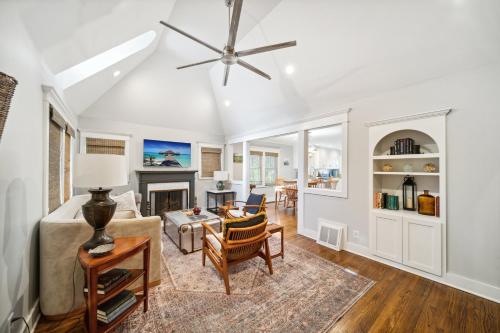 3 Bed, Office, Hot Tub, 2 Min To Cherry St in Swan Lake