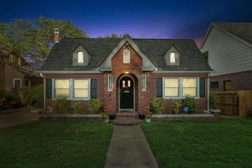 3 Bed, Office, Hot Tub, 2 Min To Cherry St in Swan Lake