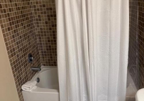 The Point Hotel & Suites - 705H Luxury - Pool view - Close to Universal in Orlando, USA