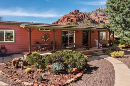 Amazing Views for Family Red Rock Trail House