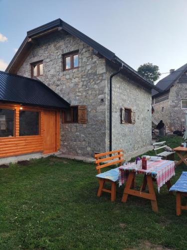 Prenociste B&M - Lukomir in Lukomir