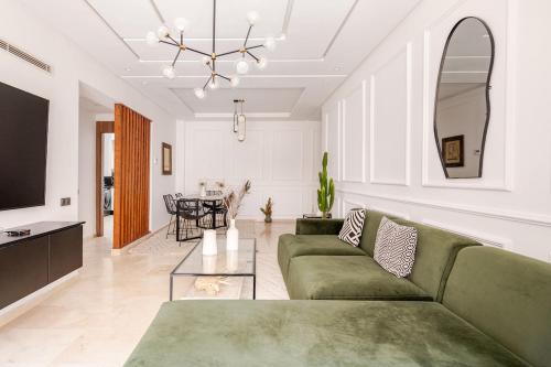 Luxury Spacious Flat - 3BD, Pool & Terrace Views