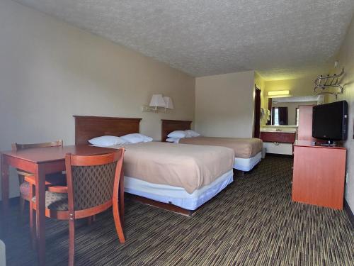 Deerfield Lodge in Acworth