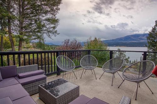 Mountain Retreat, Panoramic Lake Views in Windermere (BC)