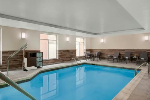 Fairfield Inn & Suites by Marriott Cincinnati Uptown/University Area - image 9