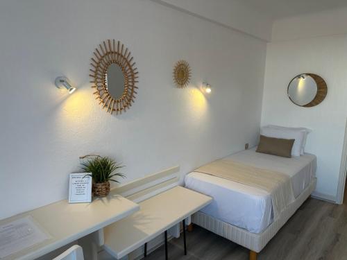 3 twin beds