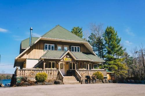 CHALET AT THE BEACH in Seguin (ON)