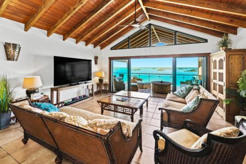 Alta Bella Villa - Ocean Nordic Spa in Chalk Sound