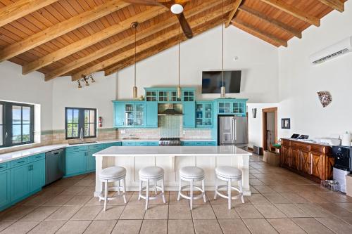 Alta Bella Villa - Ocean Nordic Spa in Chalk Sound