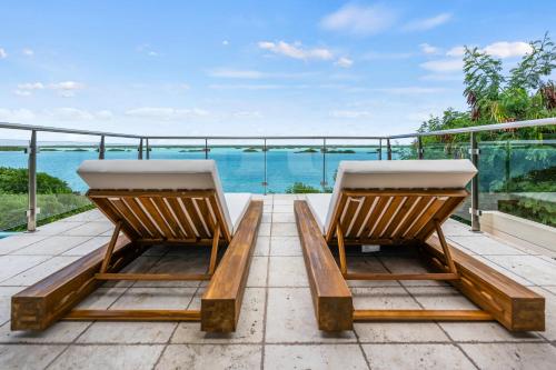 Alta Bella Villa - Ocean Nordic Spa in Chalk Sound