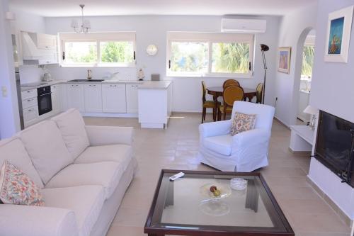 The Lakehouse in Limni Vouliagmenis