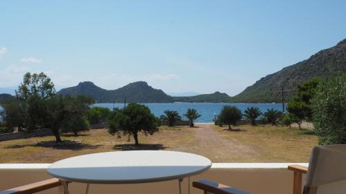 The Lakehouse in Limni Vouliagmenis