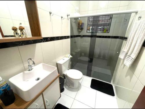 Bela casa com piscina, Ubatuba, Itaguá (Bela casa com piscina, Ubatuba, Itagua) in ปรายา โด อิตากวา