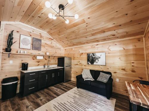 Cabin #9 One Bedroom W Kitchenette in Hartwell, USA