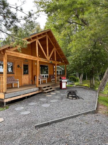 The Pines Cottage on the Lake in Seguin (ON)