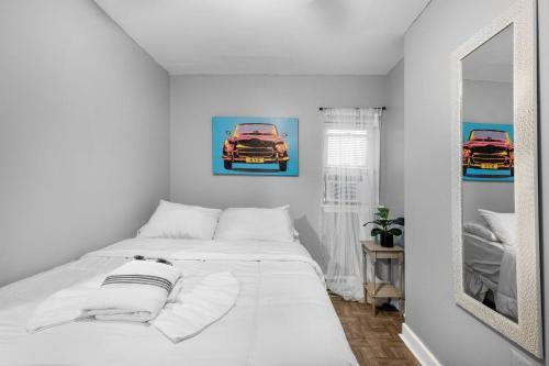 Modern 2 Bdrm 10 Mins Metro To City Center in Philadelphia, USA