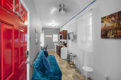 Modern 2 Bdrm 10 Mins Metro To City Center in Philadelphia, USA