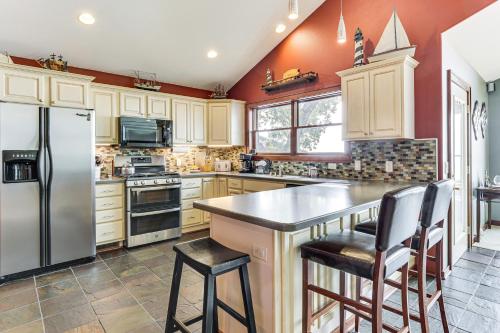 Spacious Edgerton Home with Private Beach and Views! - image 9