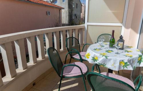 Nice Apartment In Makarska With House Sea View - Location saisonnière - Makarska