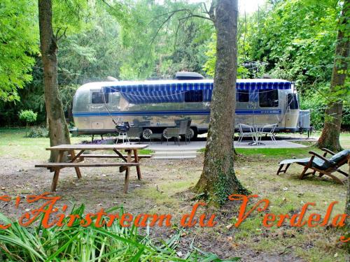 Escapade insolite dans une Airstream vintage en Anjou - FR-1-622-111 gîte à louer Le Thoureil