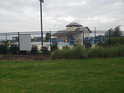 Private Cozy Rooms and Bathroom in Home near Seaworld Riverwalk and AFB in Atascosa