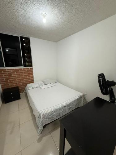 Habitación doble cerca aeropuerto,estadio y autobuses (Habitacion doble cerca aeropuerto,estadio y autobuses) near Ernesto Cortissoz nemzetközi repülőtér