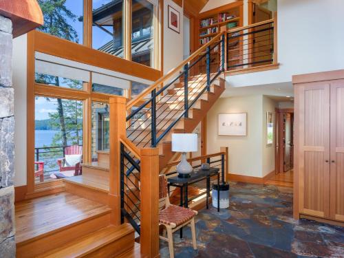 Waterfront Luxury, Chef's Kitchen & Sunset Views in Orcas Island (WA)