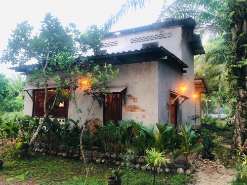 Restaurant, Koh Nin "Private Mangrove Isle" in Palian