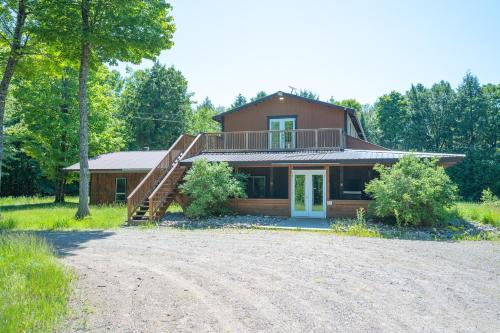 Lodge at Madawaska Ideal for Groups and hiking in South Algonquin (ON)