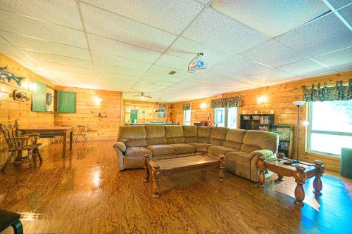 Lodge at Madawaska Ideal for Groups and hiking in South Algonquin (ON)