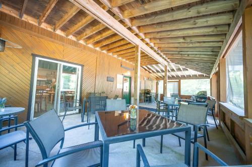 Lodge at Madawaska Ideal for Groups and hiking in South Algonquin (ON)